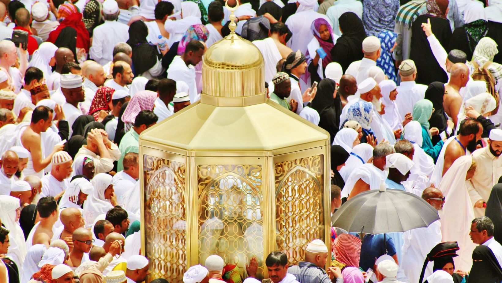 Maqam Ibrahim, a stone bearing the footprints of Prophet Ibrahim (peace be upon him)