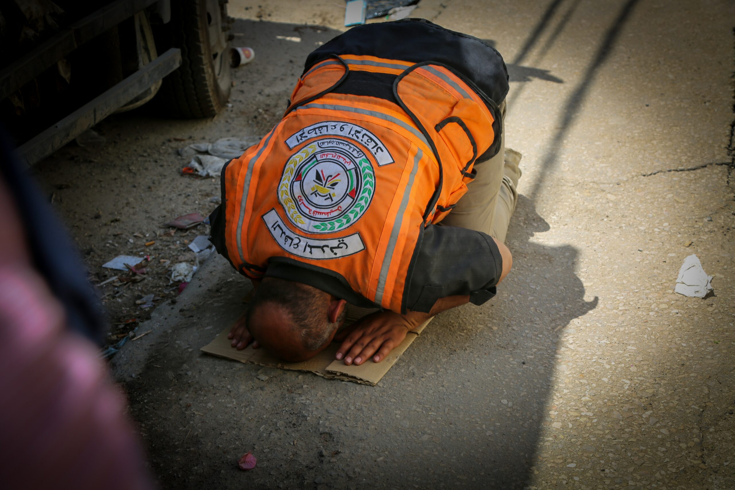 palestinian man praying on the road