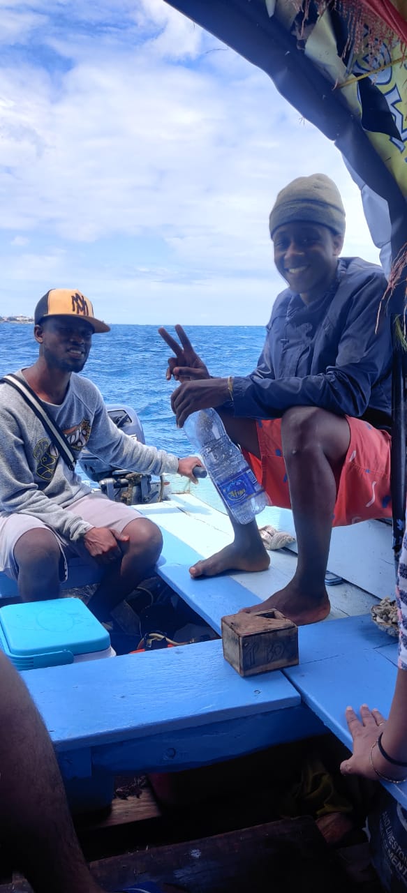 zanzibar, african, local, zanzibar, travel, locals on a boat